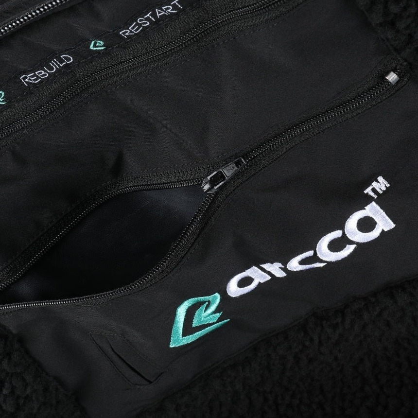Fleece-lined zip pockets